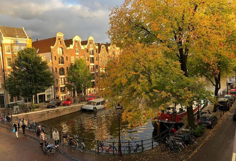 تختخواب و صبحانه Décor Canal House