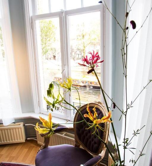 تختخواب و صبحانه Décor Canal House