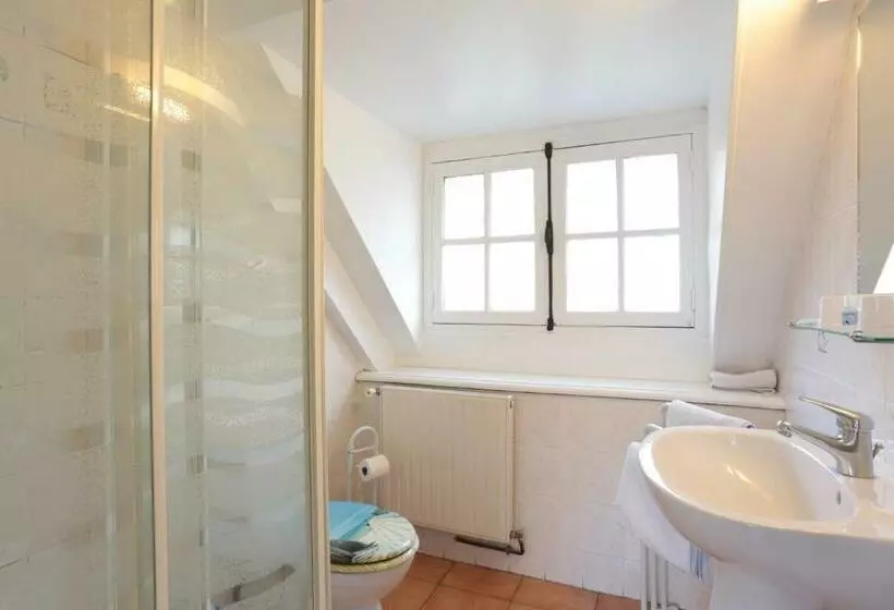 ベッドアンドブレックファースト Restaurant & Chambres D Hôtes L Eau Vive