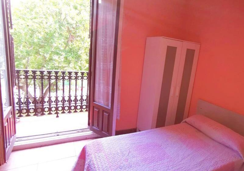 مسافرخانه Casa De Huespedes La Asturiana