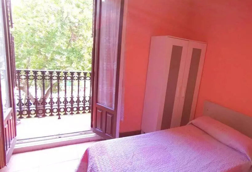 مسافرخانه Casa De Huespedes La Asturiana