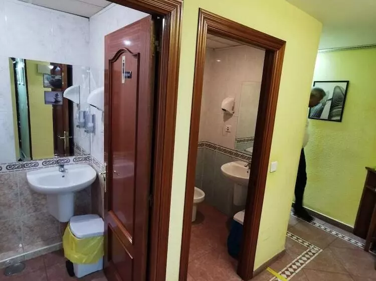 مسافرخانه Casa De Huespedes La Asturiana