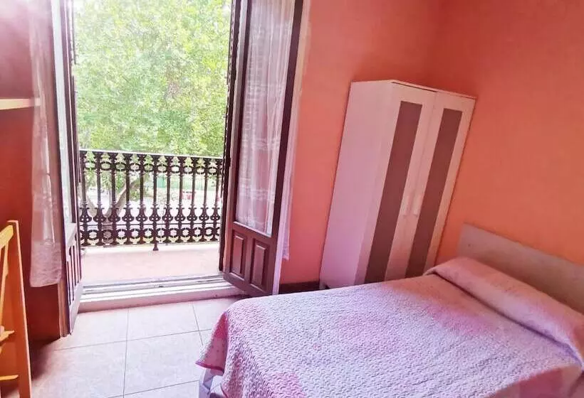 مسافرخانه Casa De Huespedes La Asturiana