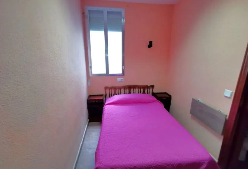 مسافرخانه Casa De Huespedes La Asturiana