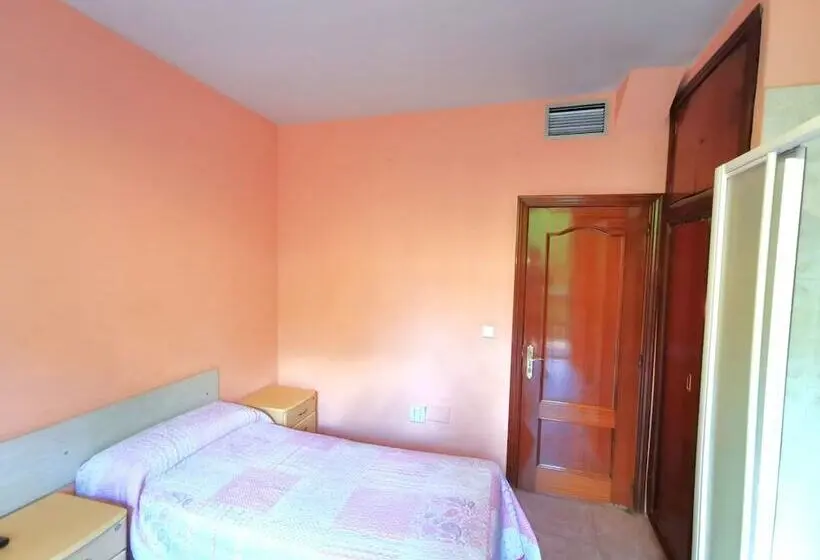 مسافرخانه Casa De Huespedes La Asturiana