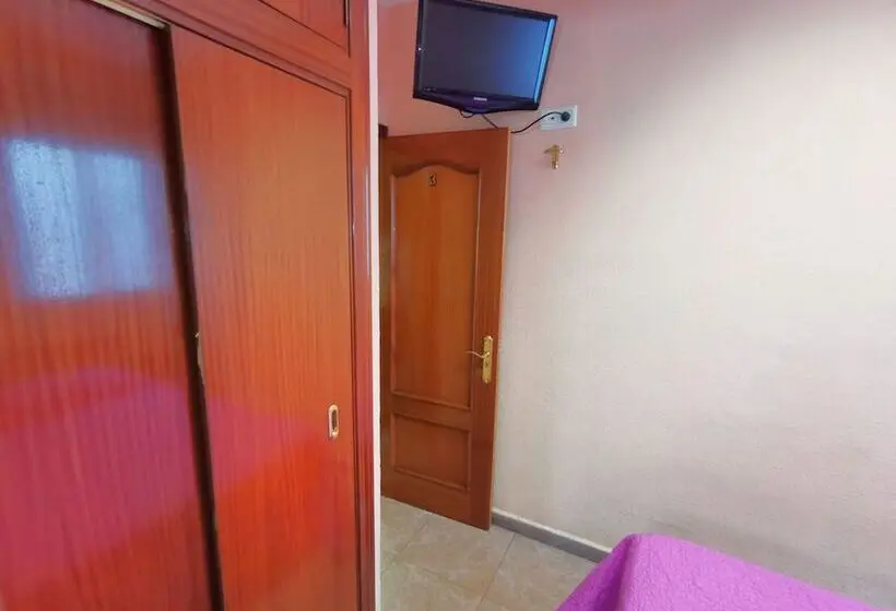 مسافرخانه Casa De Huespedes La Asturiana