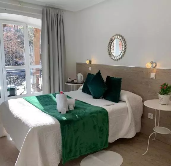 مسافرخانه Casa de Huespedes Marisol