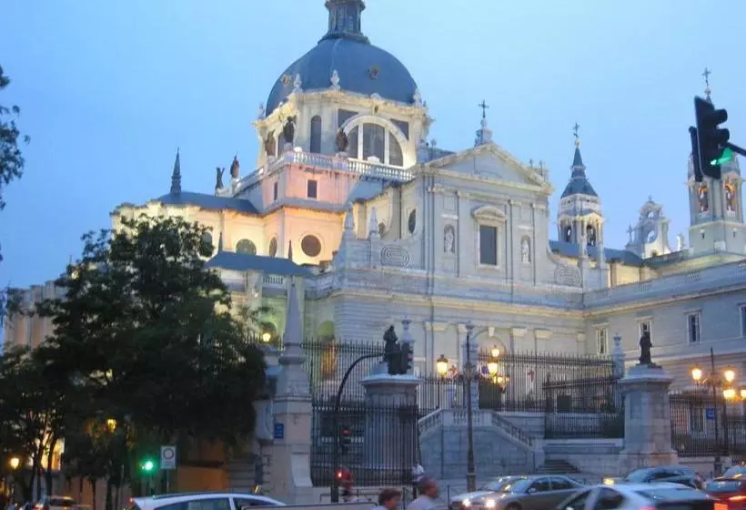 مسافرخانه Casa de Huespedes Marisol