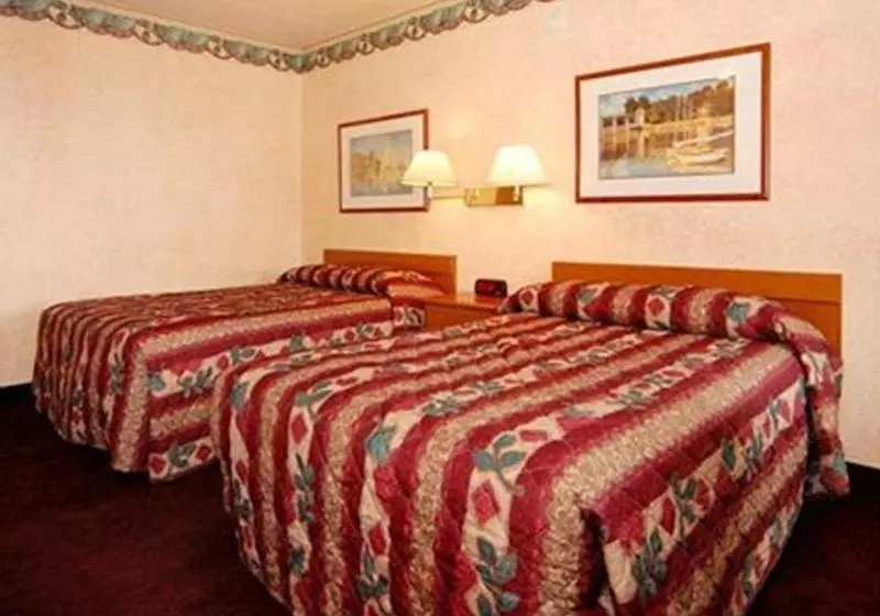 فندق Econo Lodge Northeast