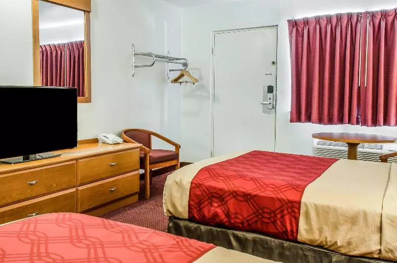 فندق Econo Lodge Northeast