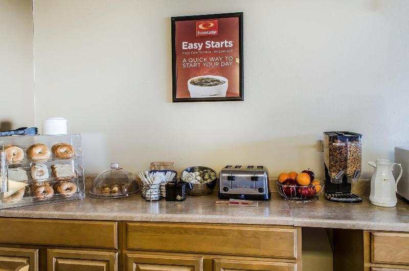 Отель Econo Lodge Northeast