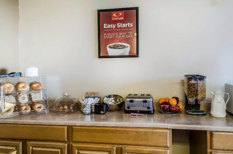 فندق Econo Lodge Northeast