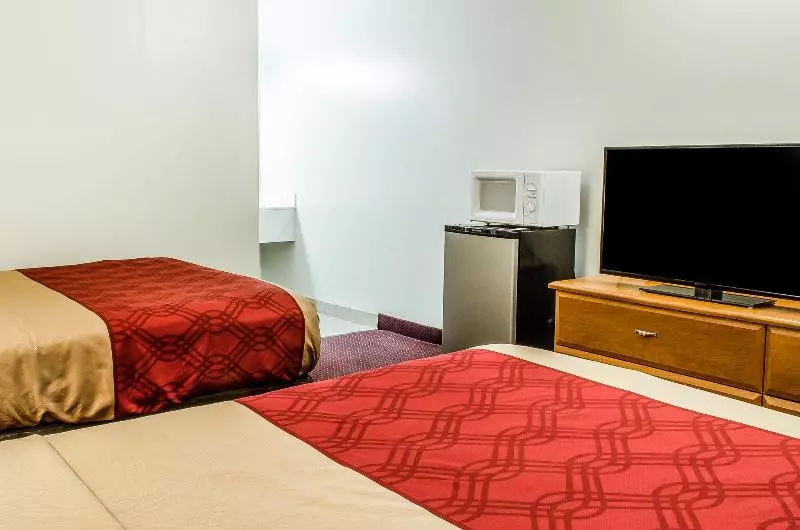 فندق Econo Lodge Northeast