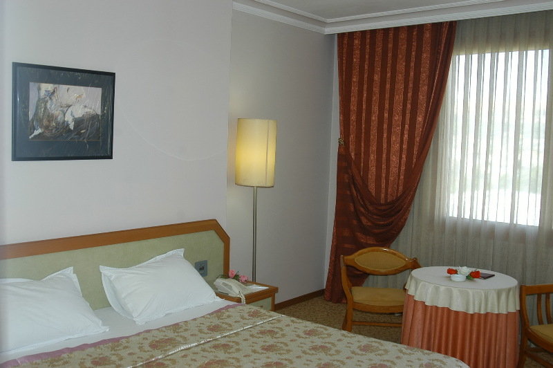 Отель Grand Isias