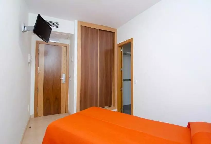 هتل Hostal Granado