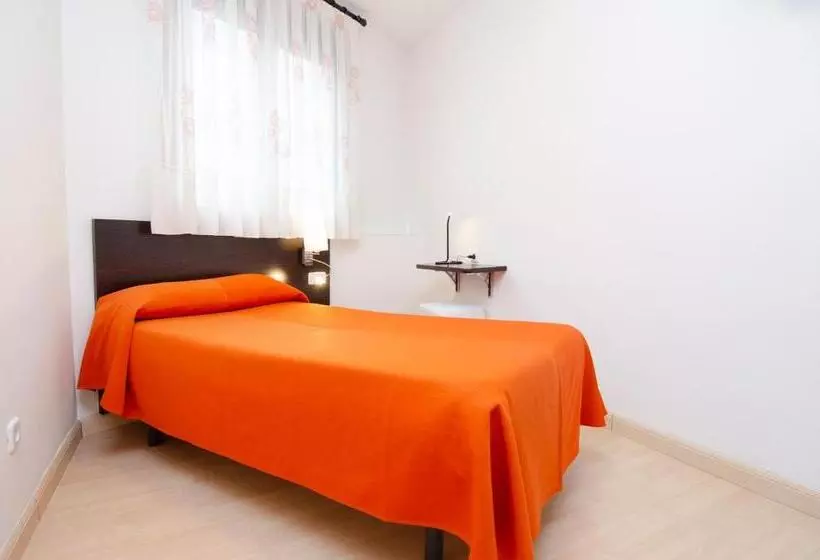 هتل Hostal Granado