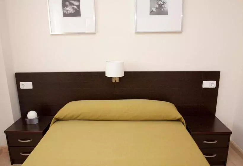 هتل Hostal Granado