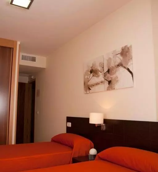 هتل Hostal Granado