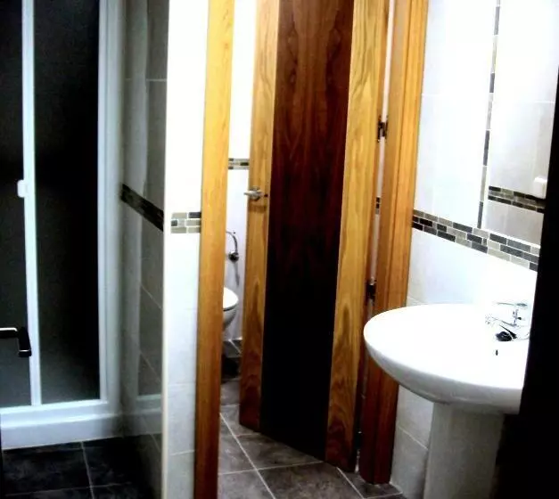 هتل Hostal Granado