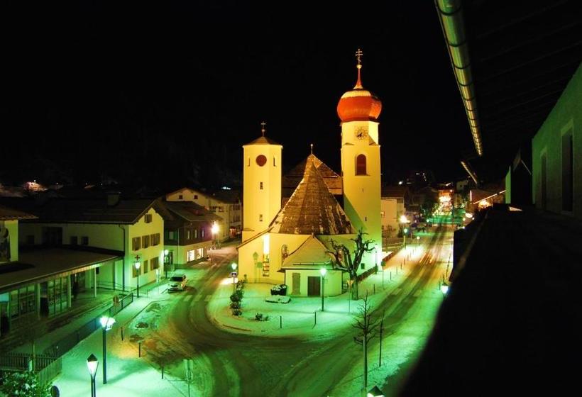 ホテル Pension Kirchplatz