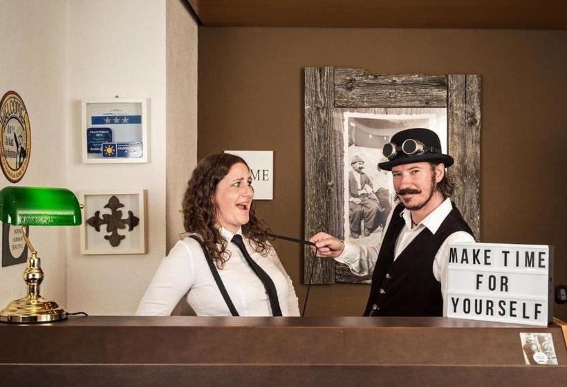 ホテル Pension Kirchplatz