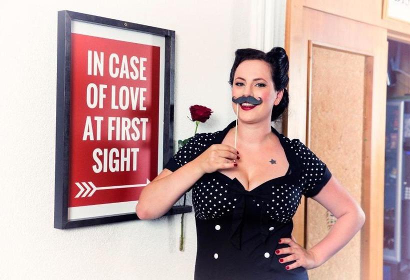 ホテル Pension Kirchplatz