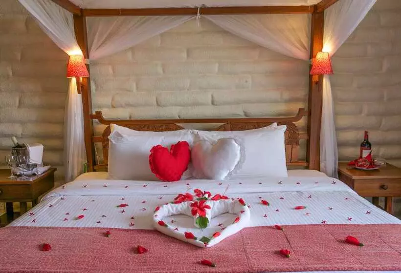 هتل Sarova Salt Lick Game Lodge