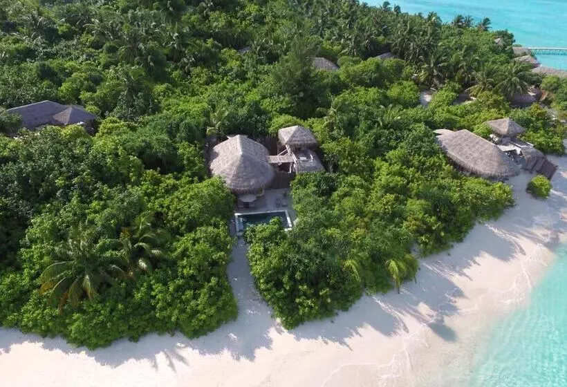 هتل Six Senses Laamu