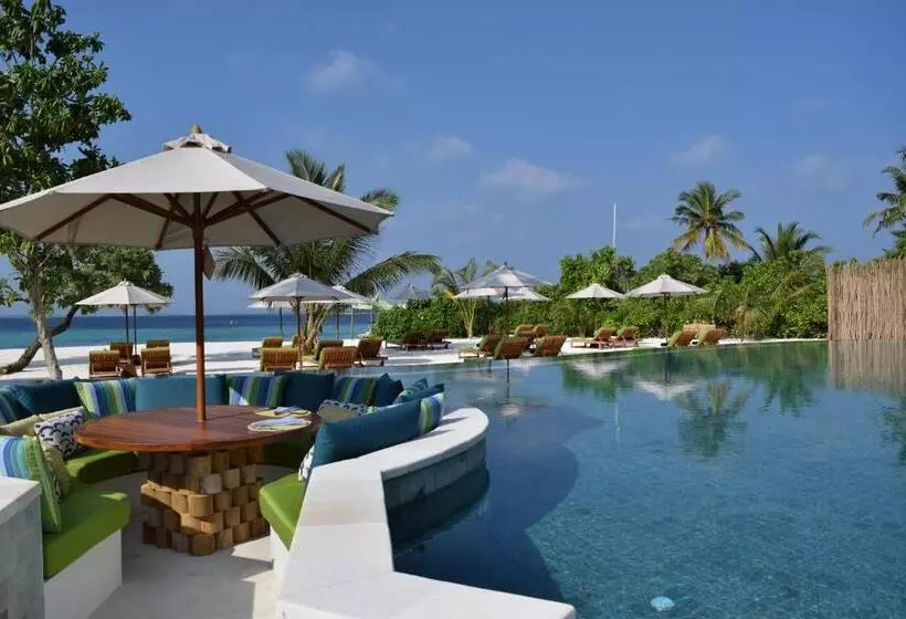 هتل Six Senses Laamu