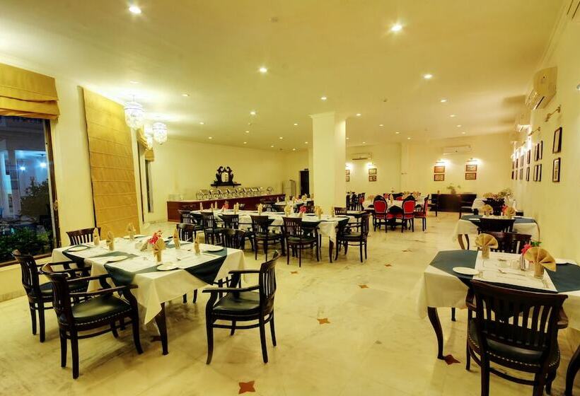 ホテル The Hadoti Palace Bundi