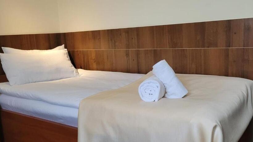 בית מלון כפרי Tirest