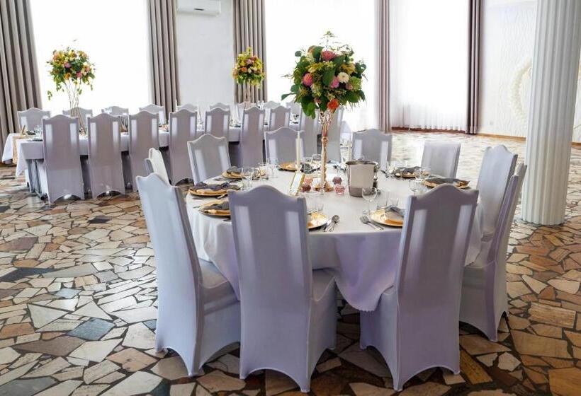 בית מלון כפרי Tirest