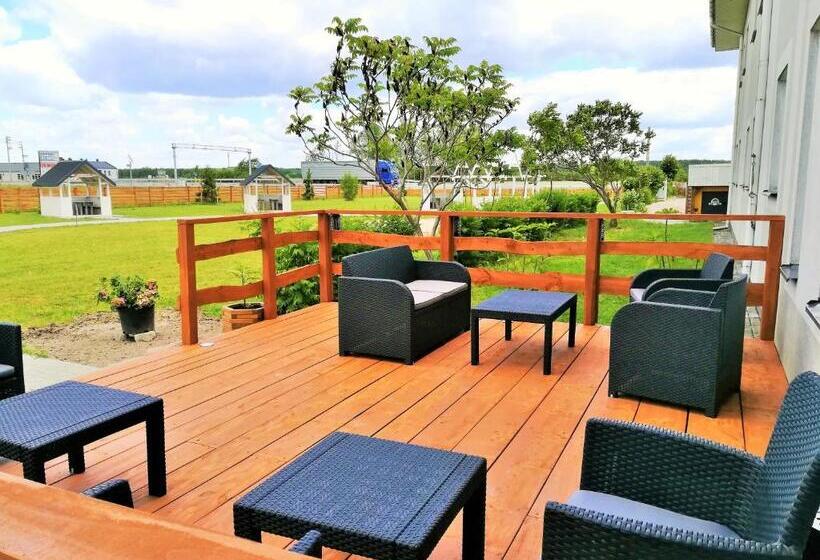 בית מלון כפרי Tirest