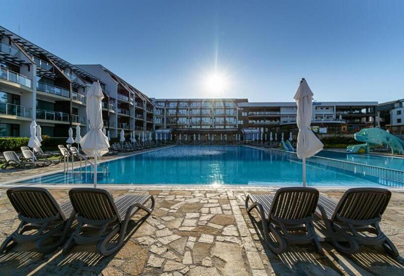 בית מלון כפרי Topola Skies Resort & Aquapark