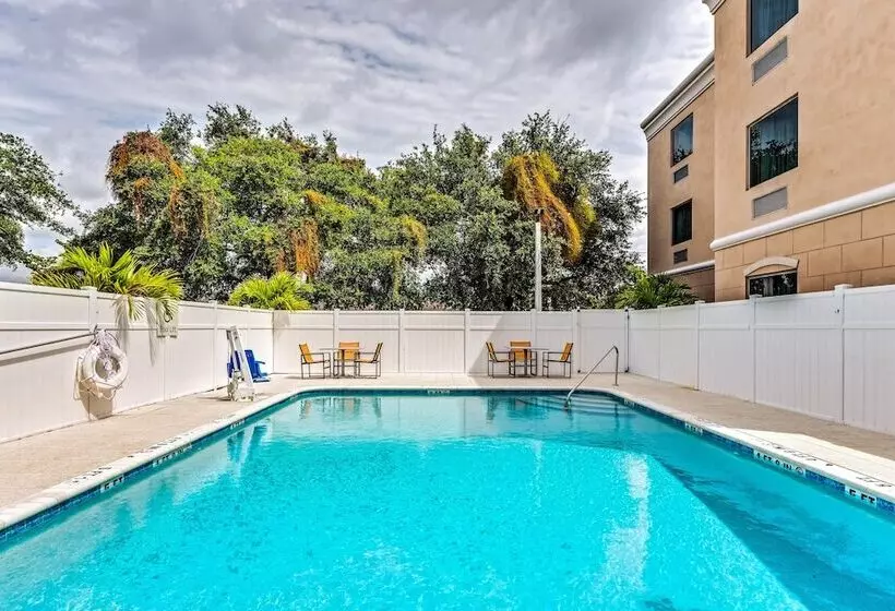 호텔 Holiday Inn Express & Suites Lantana, An Ihg