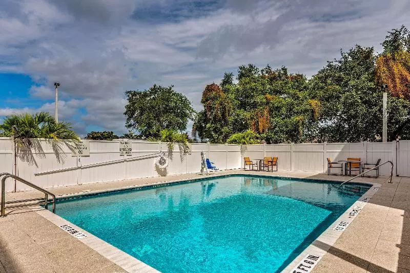 호텔 Holiday Inn Express & Suites Lantana, An Ihg