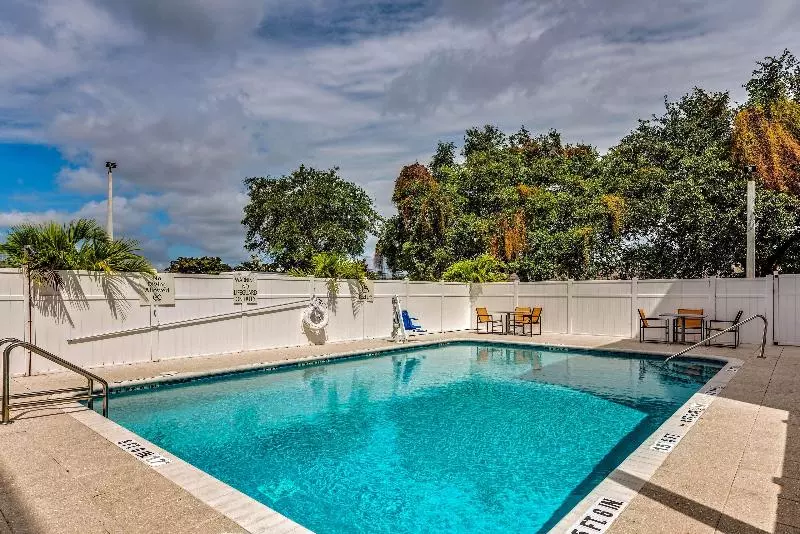 호텔 Holiday Inn Express & Suites Lantana, An Ihg