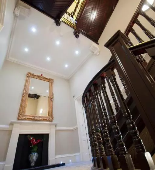 هتل Palmerston Suites