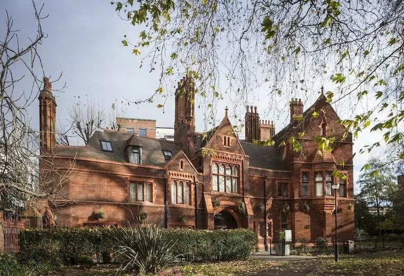 בית מלון כפרי St Paul S