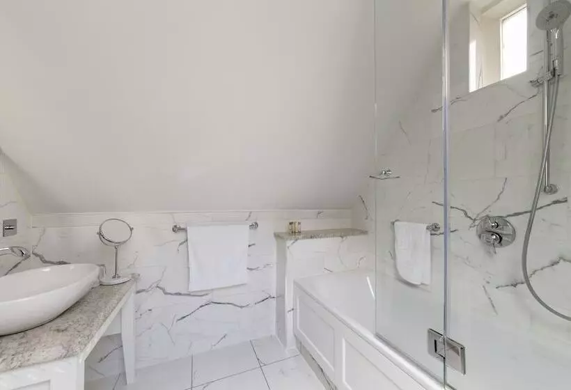 בית מלון כפרי St Paul S