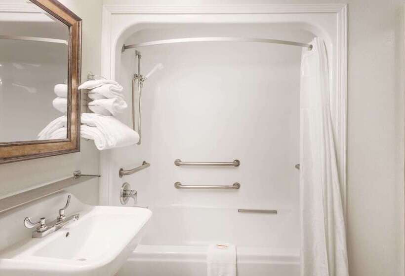 ホテル Baymont By Wyndham Jackson