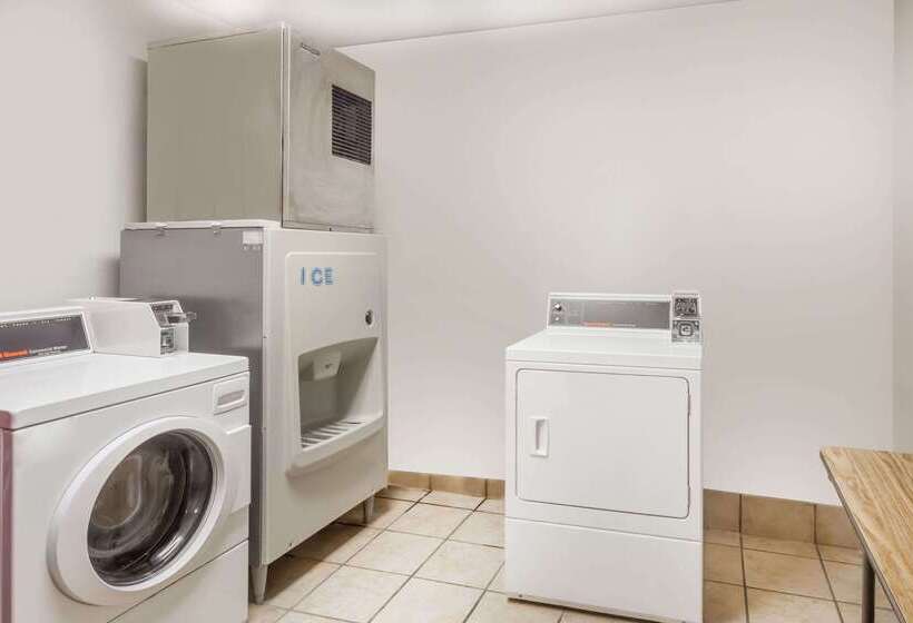 ホテル Baymont By Wyndham Jackson