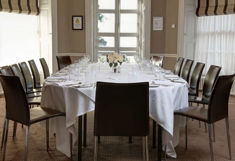 בית מלון כפרי Best Western Plus Aston Hall