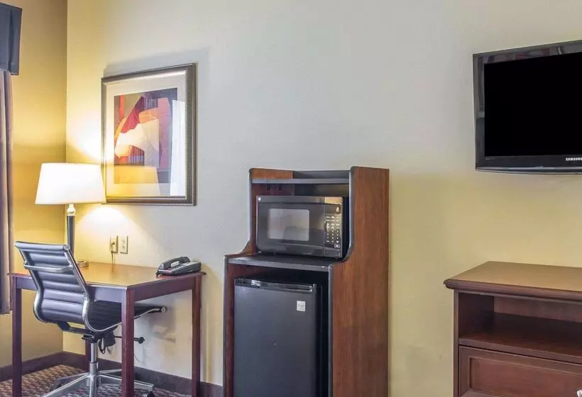 Отель Comfort Inn And Suites