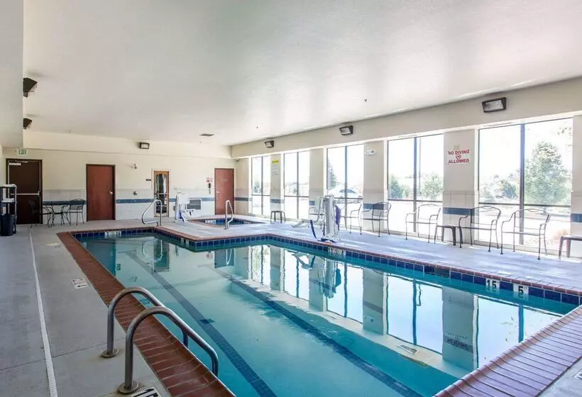 Отель Comfort Inn And Suites