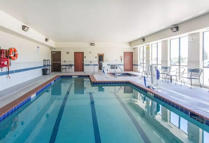 Отель Comfort Inn And Suites