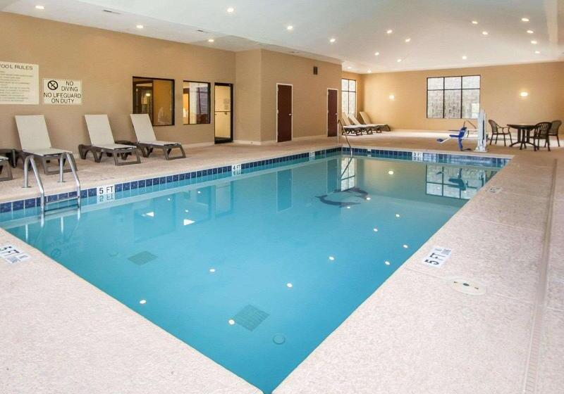 فندق Comfort Suites