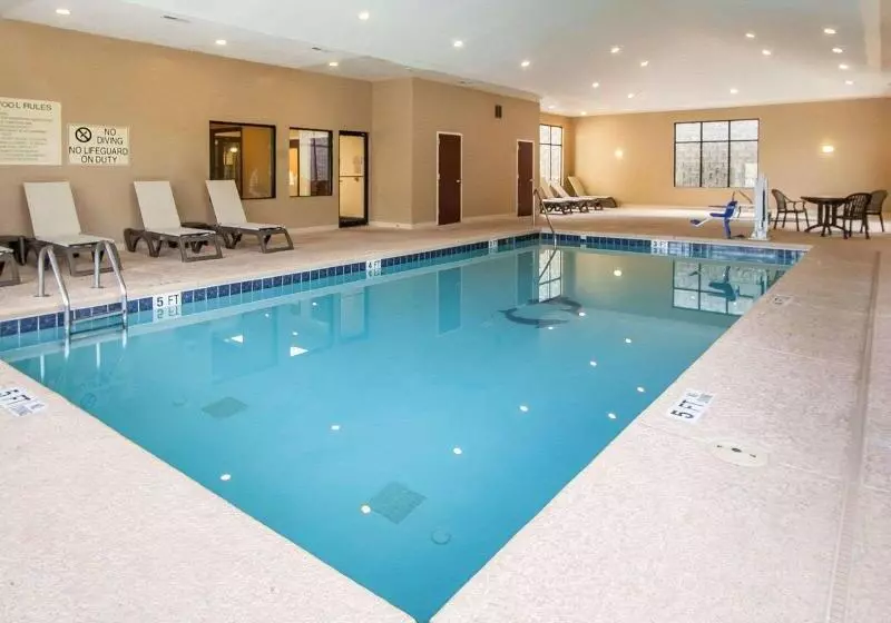 Отель Comfort Suites