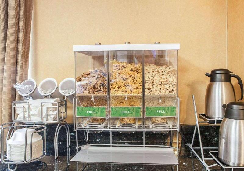 فندق Comfort Suites