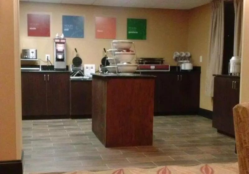 Отель Comfort Suites